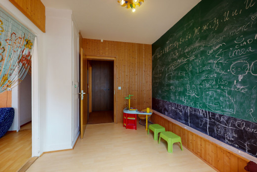 salle de jeux avec parquet