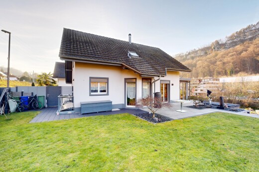 façade avec pelouse, from property, terrasse, et bardage en stuc