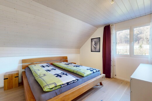 chambre avec pièce supplémentaire, inside property, plafond voûté, vaulted ceiling, et lumière naturelle