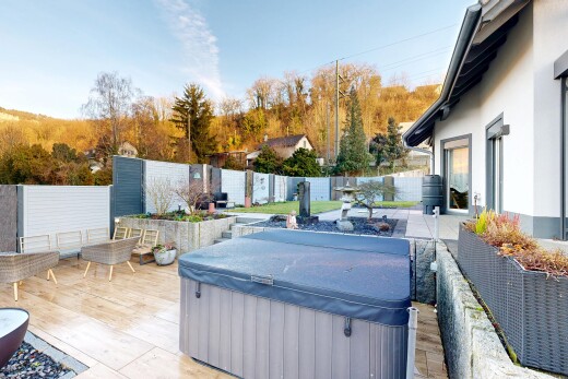 terrasse avec terrasse, from property, bain à remous, day time, et clôture
