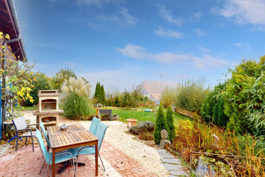 terrasse mit kamin, terrasse, und blick auf die berge