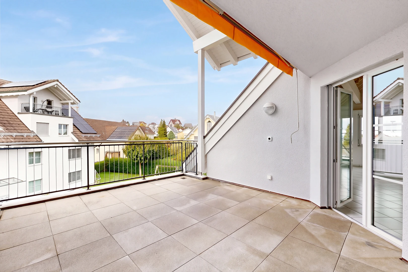 terrasse mit from property, day time, wohngebietblick, und residential view