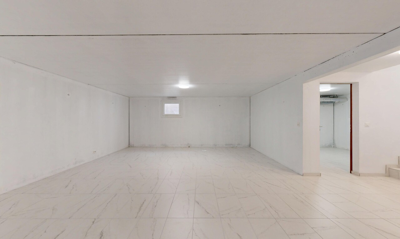 leerer raum mit niedrige decke, low ceiling, keller, inside property, und gipskartonwand