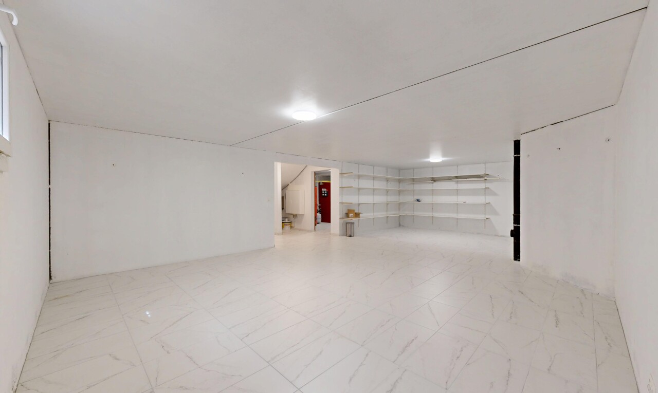 leerer raum mit drywall, gipskartonwand, inside property, und keller