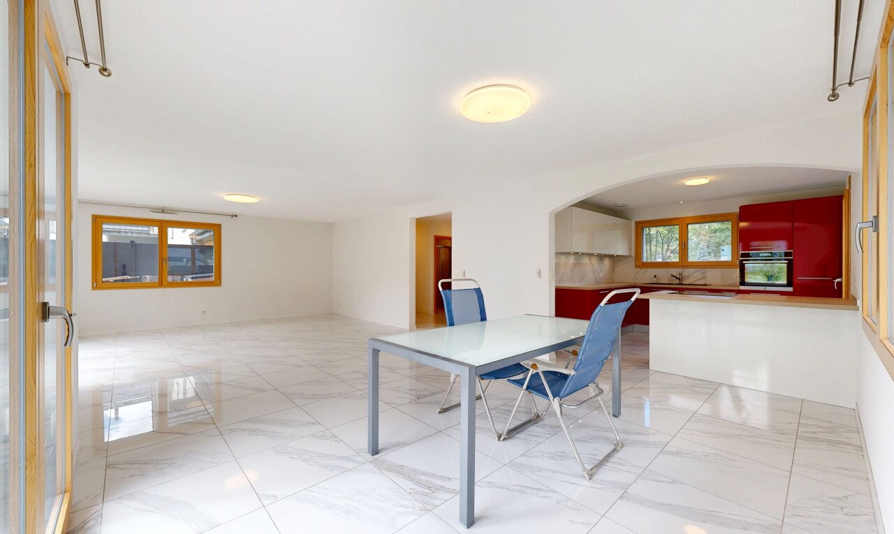 esszimmer mit natural light, natürliches licht, drywall, gipskartonwand, und inside property