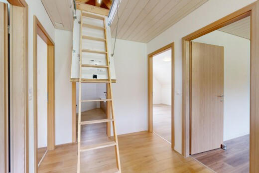 halle / korridor mit inside property, wood finish floor, holzfußboden, drywall, und gipskartonwand