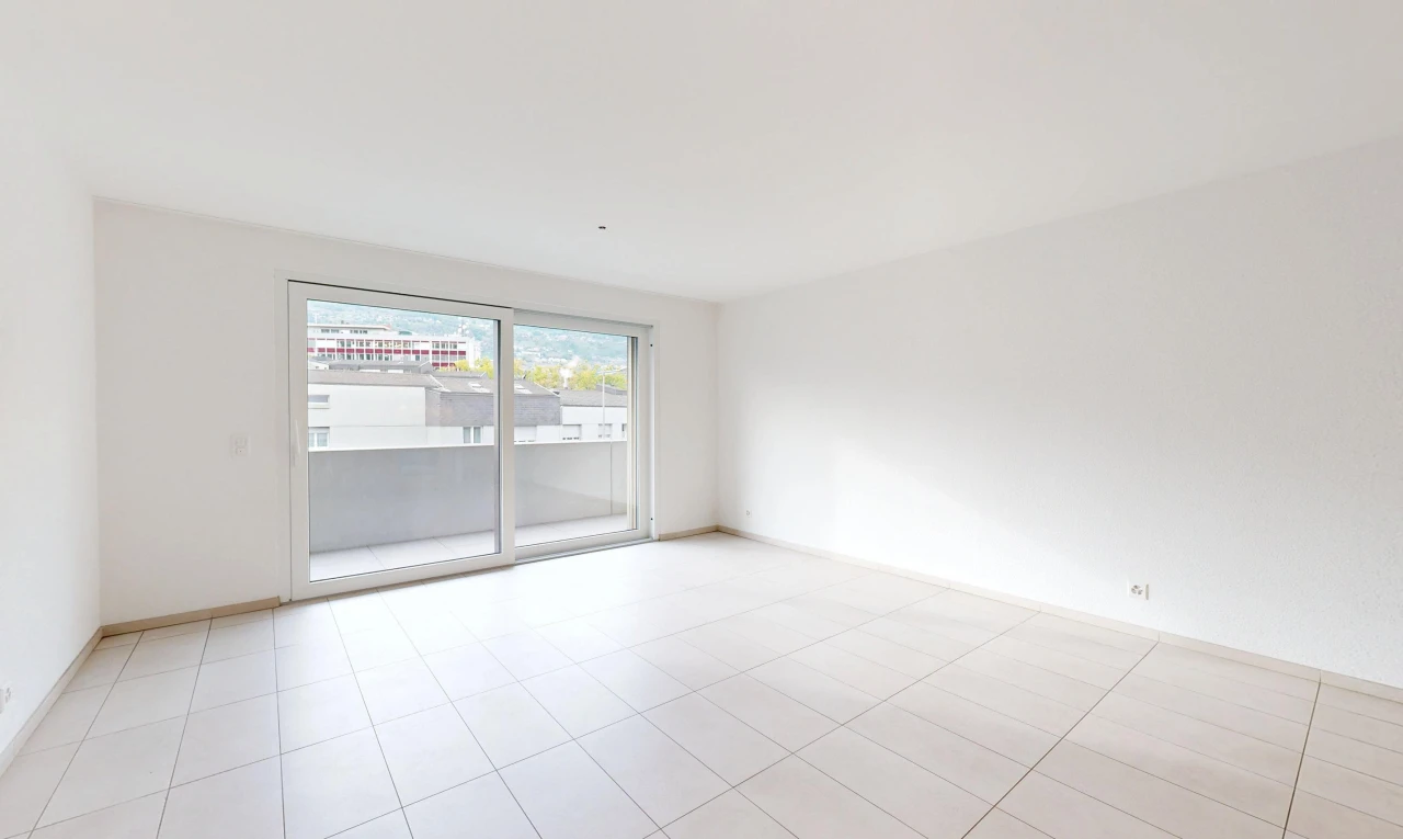 leerer raum mit außenzugang, light floor, gipskartonwand, drywall, und inside property