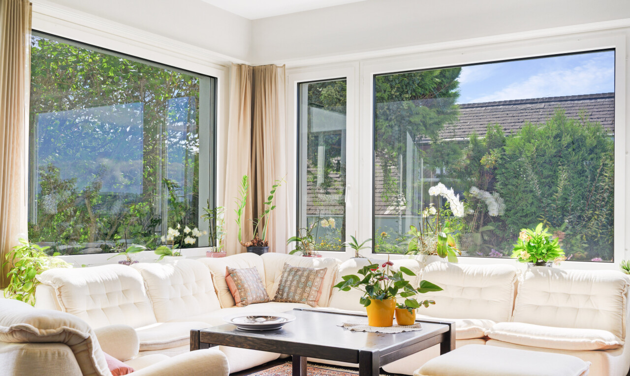 wohnzimmer mit natürliches licht, natural light, day time, und inside property