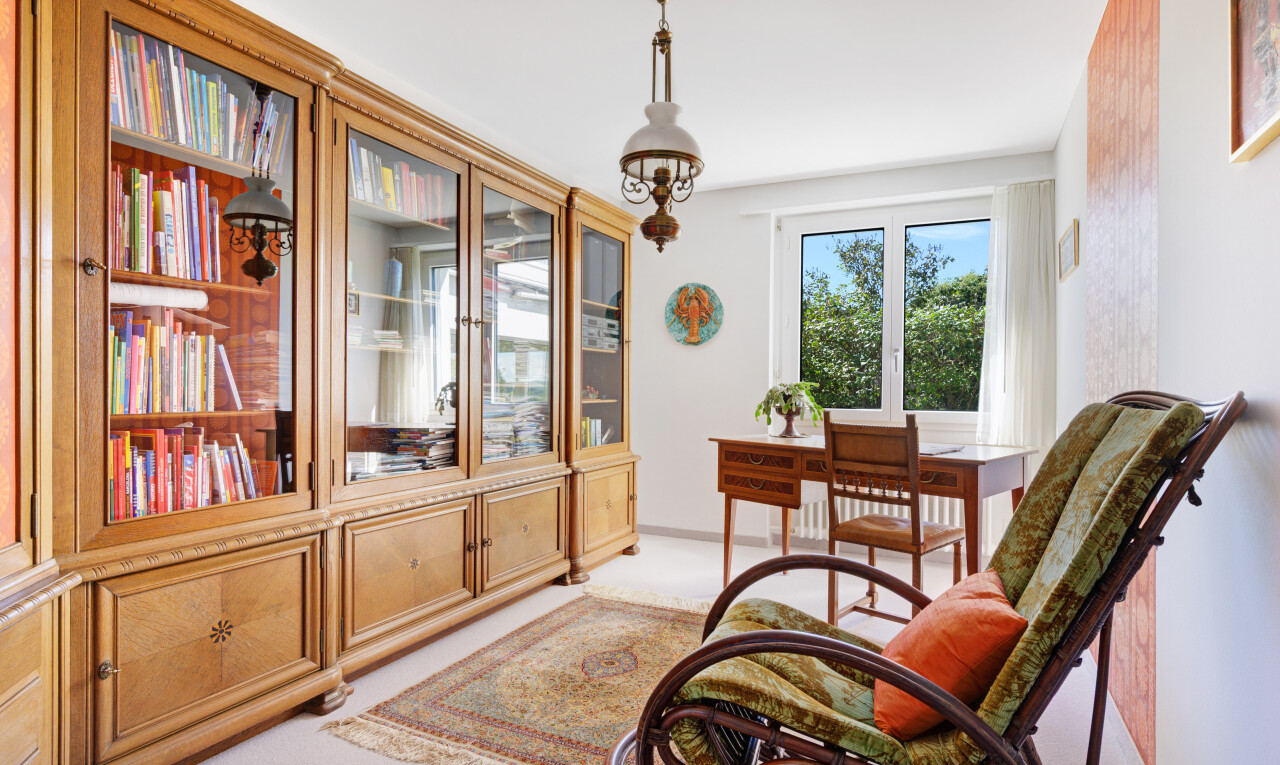 wohnzimmer mit day time, natürliches licht, natural light, inside property, und teppich