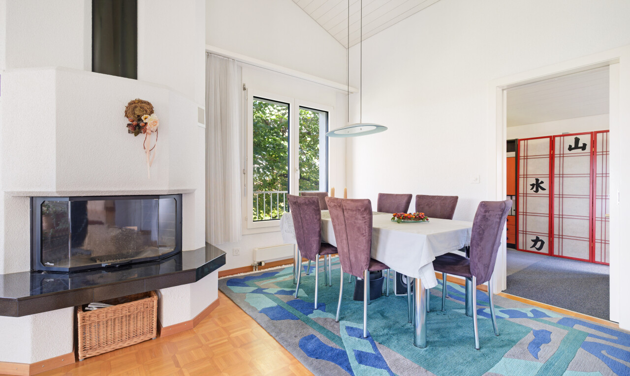 esszimmer mit dachschräge, vaulted ceiling, natürliches licht, natural light, und parquet floor