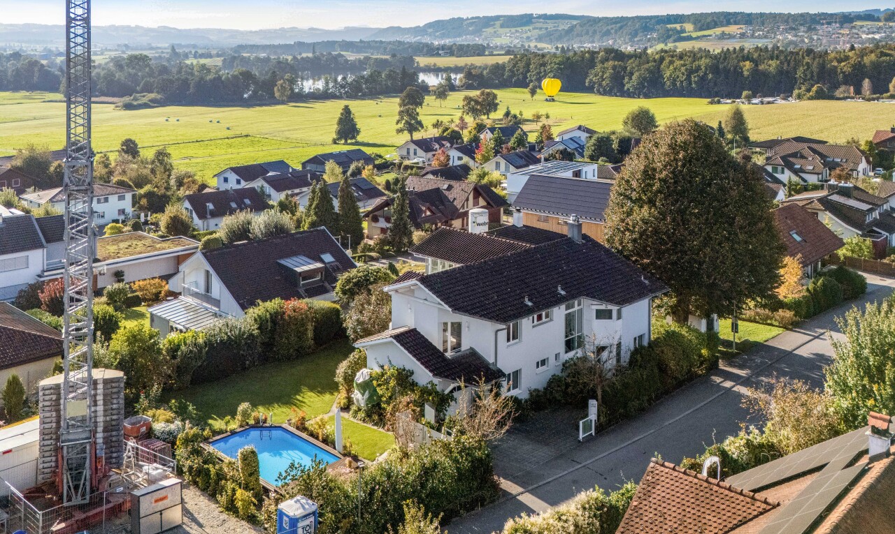 außenansicht mit day time, residential view, wohngebietblick, und schwimmbad