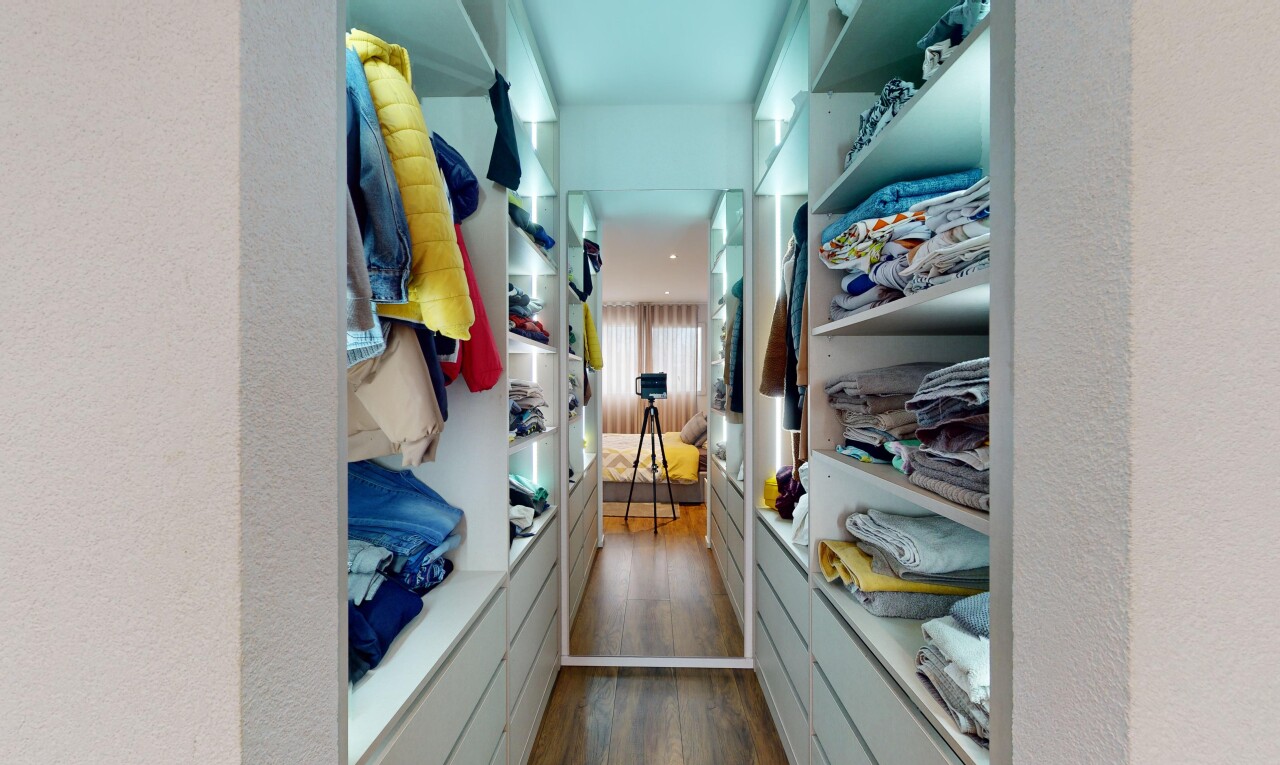 dressing avec plancher de bois