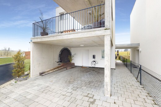 terrasse avec abri de voiture attenant
