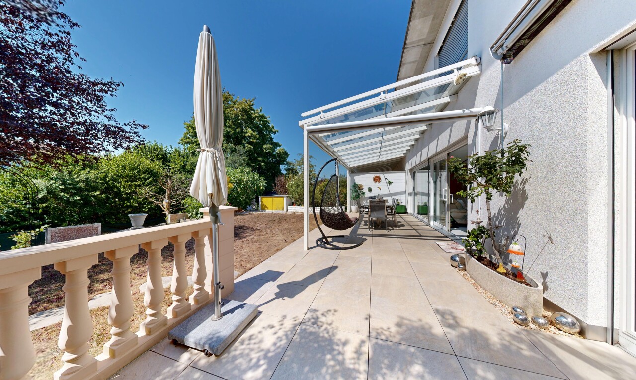 terrasse mit terrasse, day time, und essbereich im freien