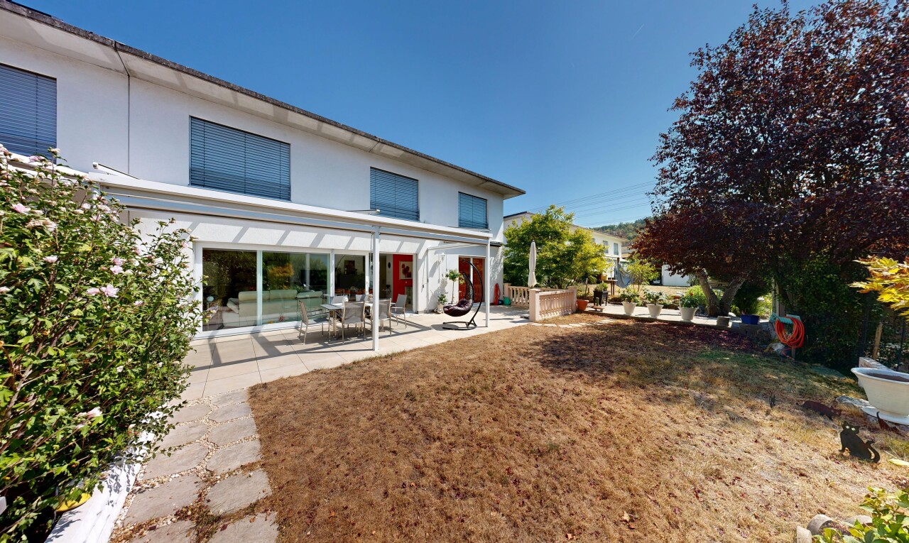 außenansicht mit property visible, day time, from property, terrasse, und stuckverkleidung