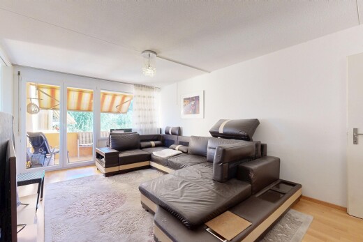 wohnzimmer mit holzfußboden, wood finish floor, gipskartonwand, drywall, und fernseher