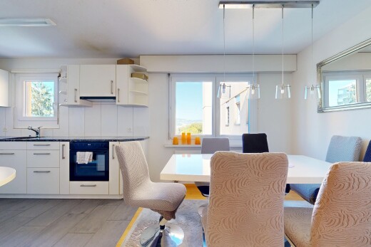 küche mit white cabinets, weiße schränke, ofen, holzfußboden, und wood finish floor