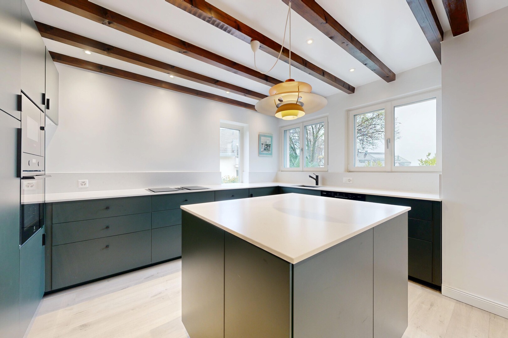 küche mit arbeitsplatten, kücheninsel, beamed ceiling, balkendecke, und natural light