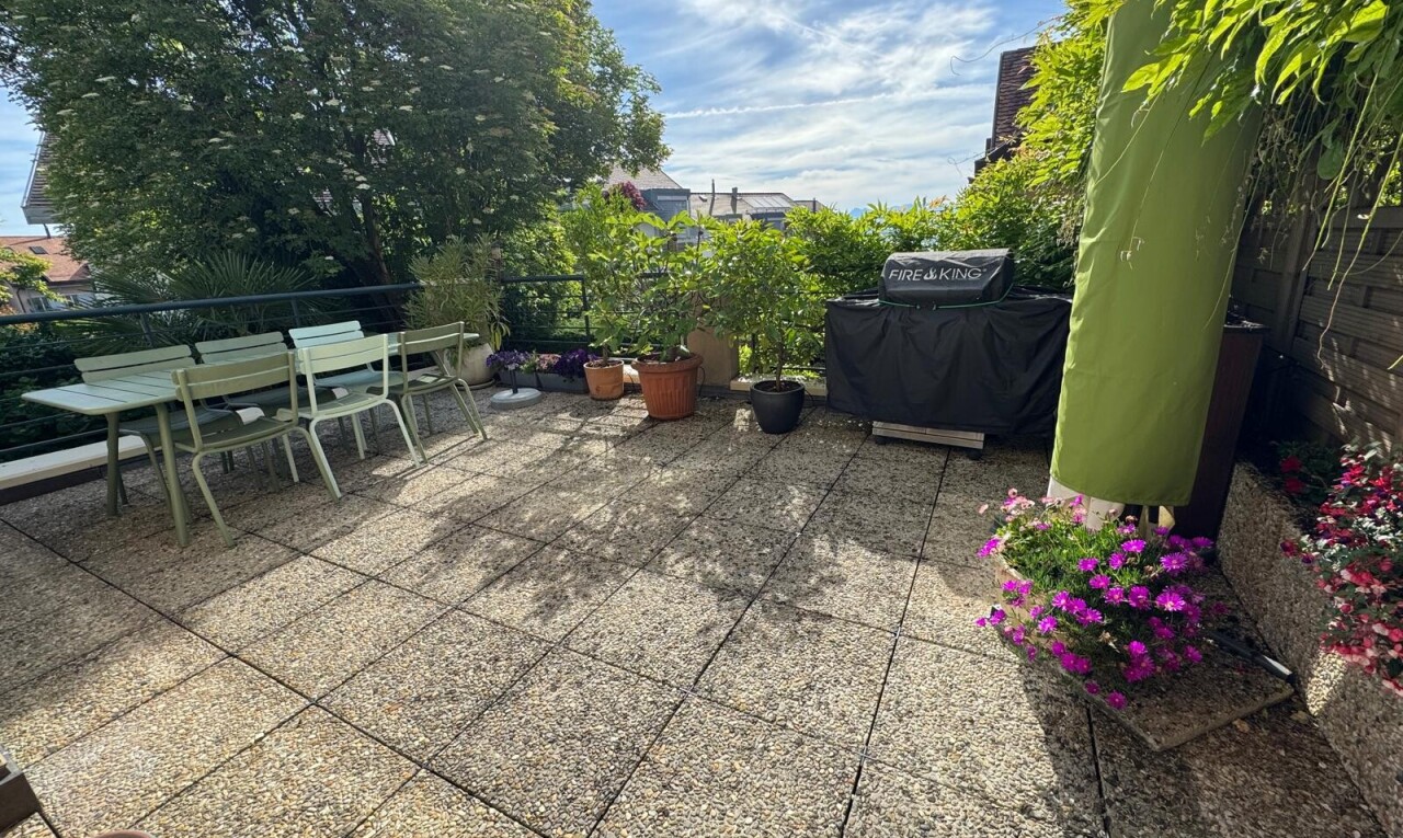 terrasse mit essbereich im freien, from property, day time, terrasse, und grill