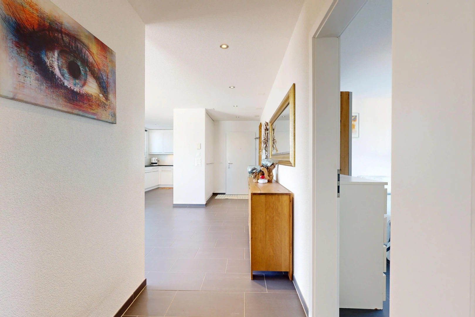 halle / korridor mit einbauleuchten, inside property, baseboards wall, und sockelleisten