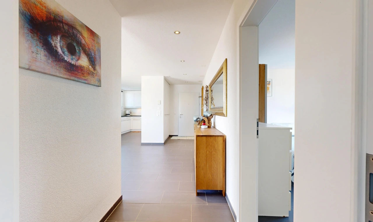 halle / korridor mit einbauleuchten, inside property, baseboards wall, und sockelleisten