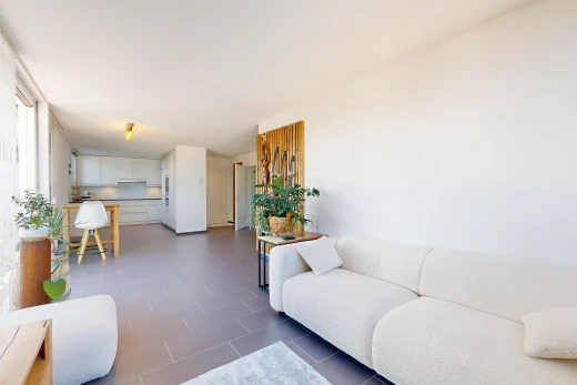 wohn- / esszimmer mit drywall, gipskartonwand, und inside property