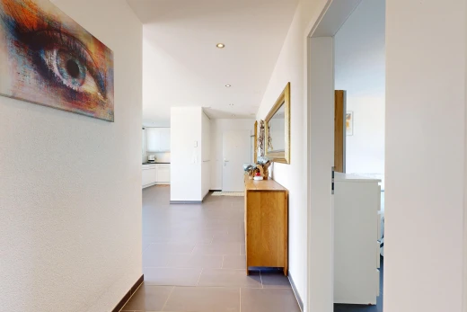 halle / korridor mit einbauleuchten, inside property, baseboards wall, und sockelleisten