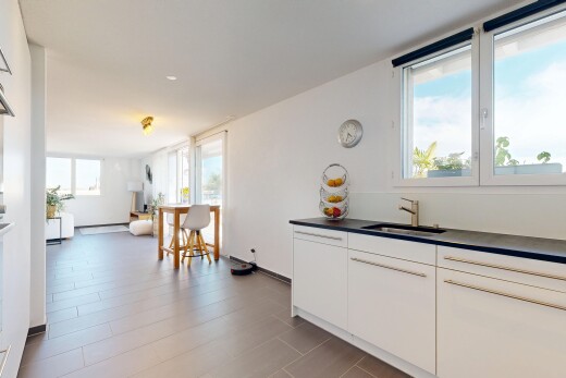 küche mit dark countertops, arbeitsplatten, day time, natürliches licht, und waschbecken