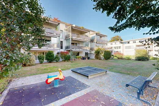 außenansicht mit apartment complex view, blick auf wohnanlage, und day time