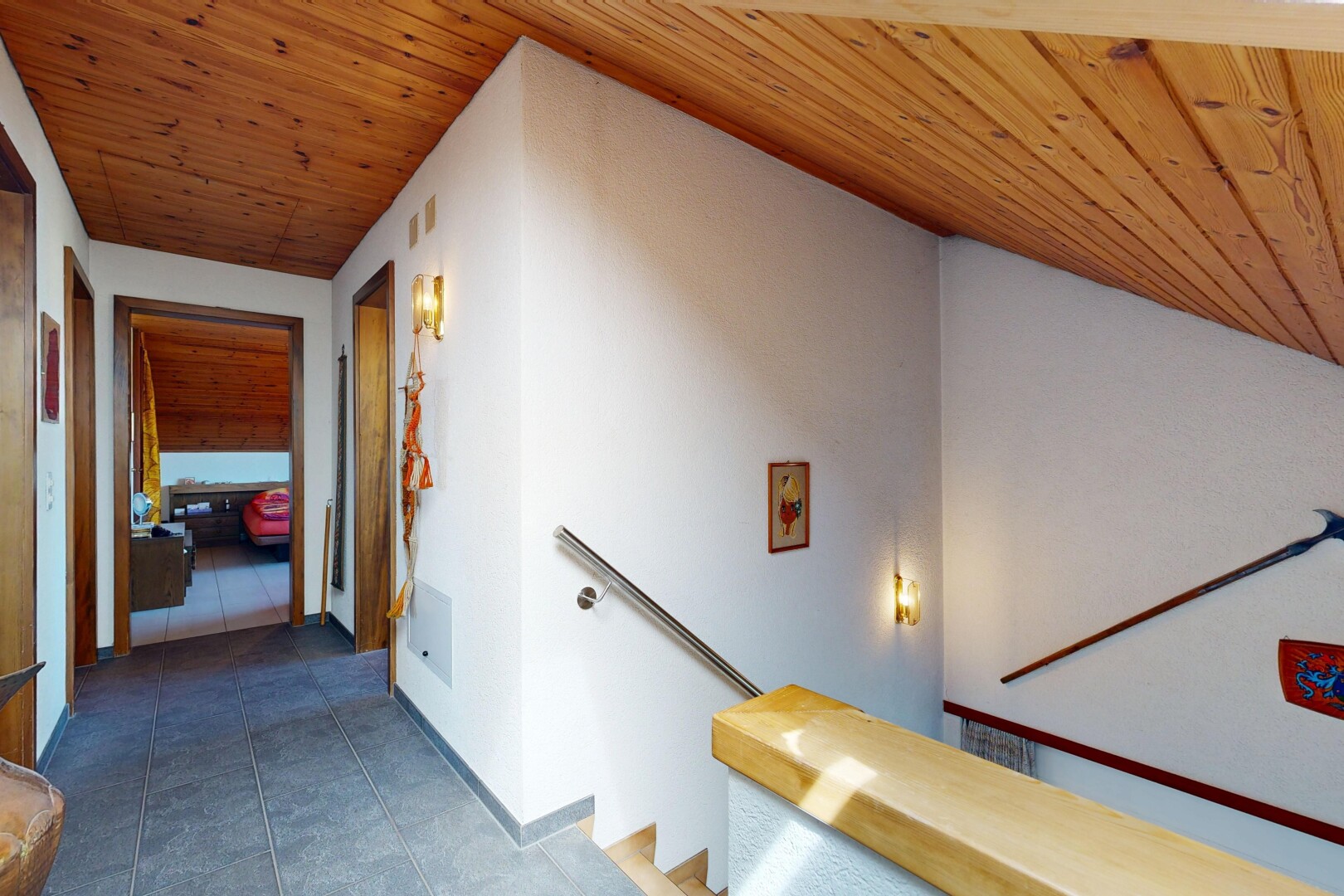 treppe mit holzdecke, wood ceiling, gipskartonwand, drywall, und inside property