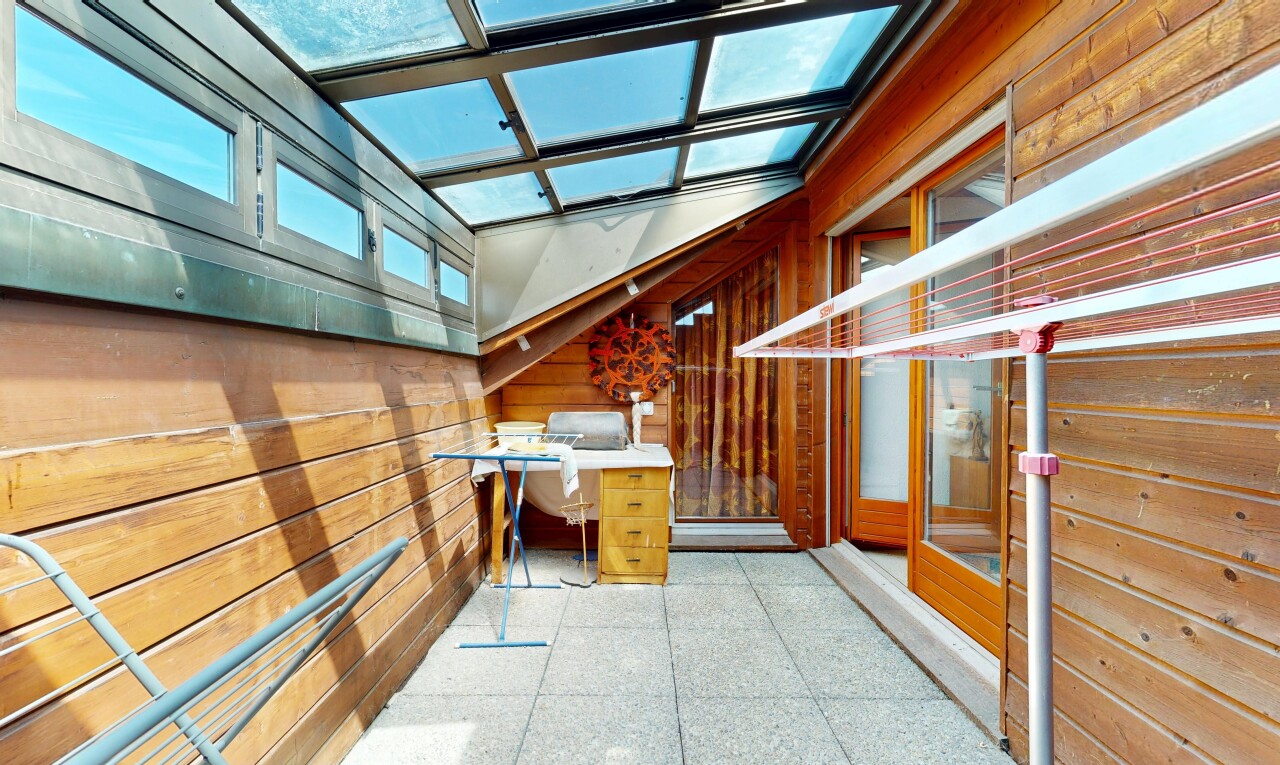 rezeption / lobby mit wood wall, inside property, und day time