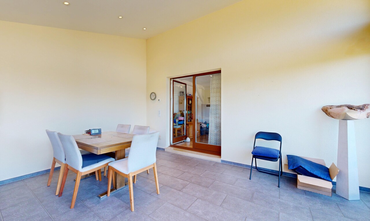 esszimmer mit gipskartonwand, drywall, inside property, hohe decke, und high ceiling