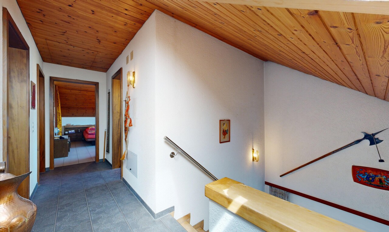treppe mit holzdecke, wood ceiling, gipskartonwand, drywall, und inside property