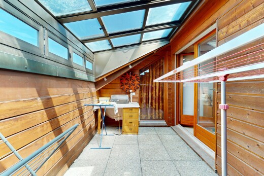 rezeption / lobby mit wood wall, inside property, und day time