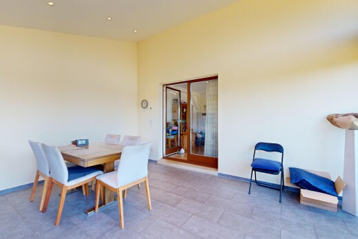 esszimmer mit gipskartonwand, drywall, inside property, hohe decke, und high ceiling