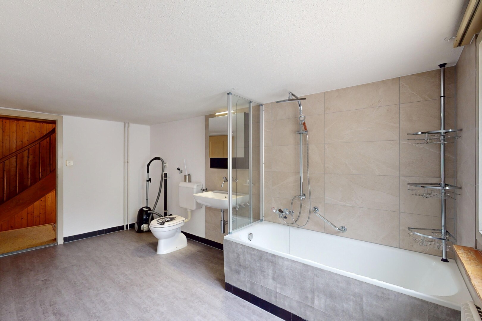 salle de bains avec tile shower, tile tub, inside property, douche-bain combinés, et drywall