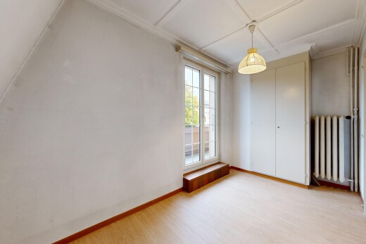 leerer raum mit gipskartonwand, drywall, sockelleisten, baseboards wall, und natürliches licht