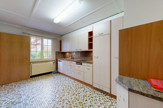 küche mit natural light, natürliches licht, kühler, inside property, und küchenrückwand beim Herd