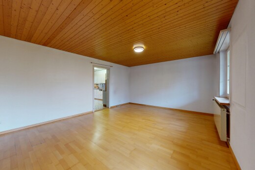 leerer raum mit holzfußboden, wood finish floor, inside property, gipskartonwand, und drywall