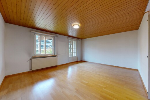 leerer raum mit natural light, natürliches licht, wood finish floor, holzfußboden, und drywall