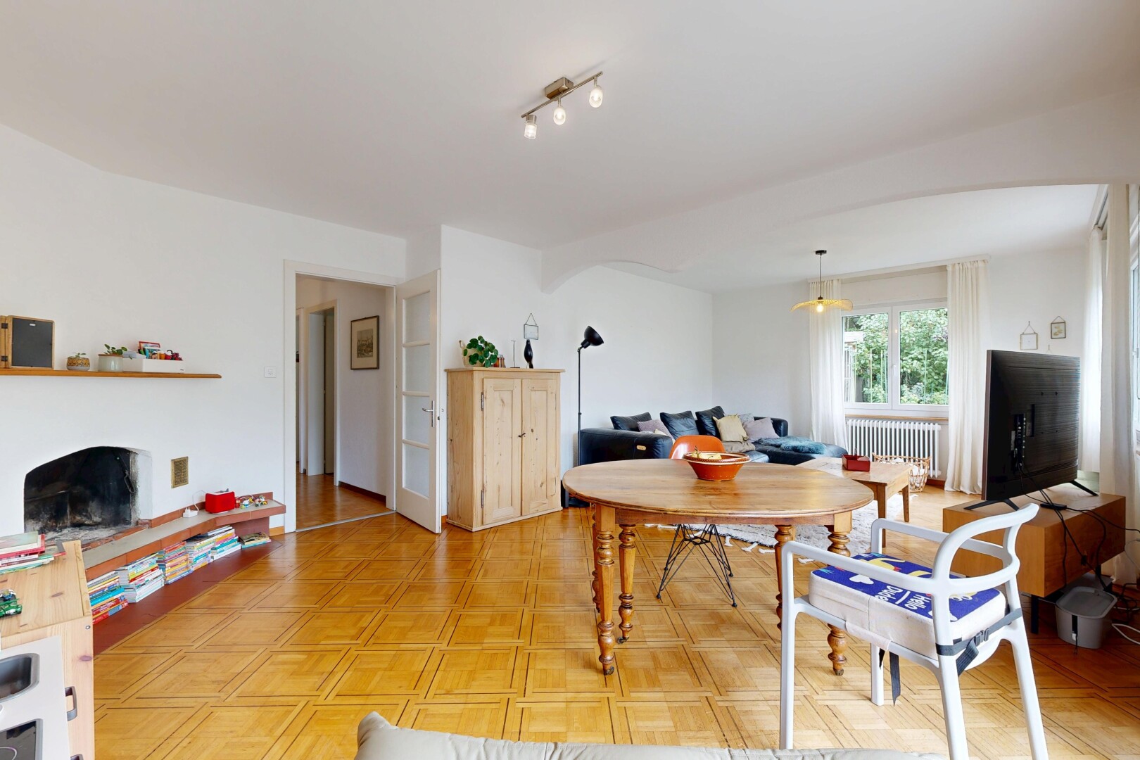 salle à manger avec inside property, natural light, lumière naturelle, drywall, et cloison sèche