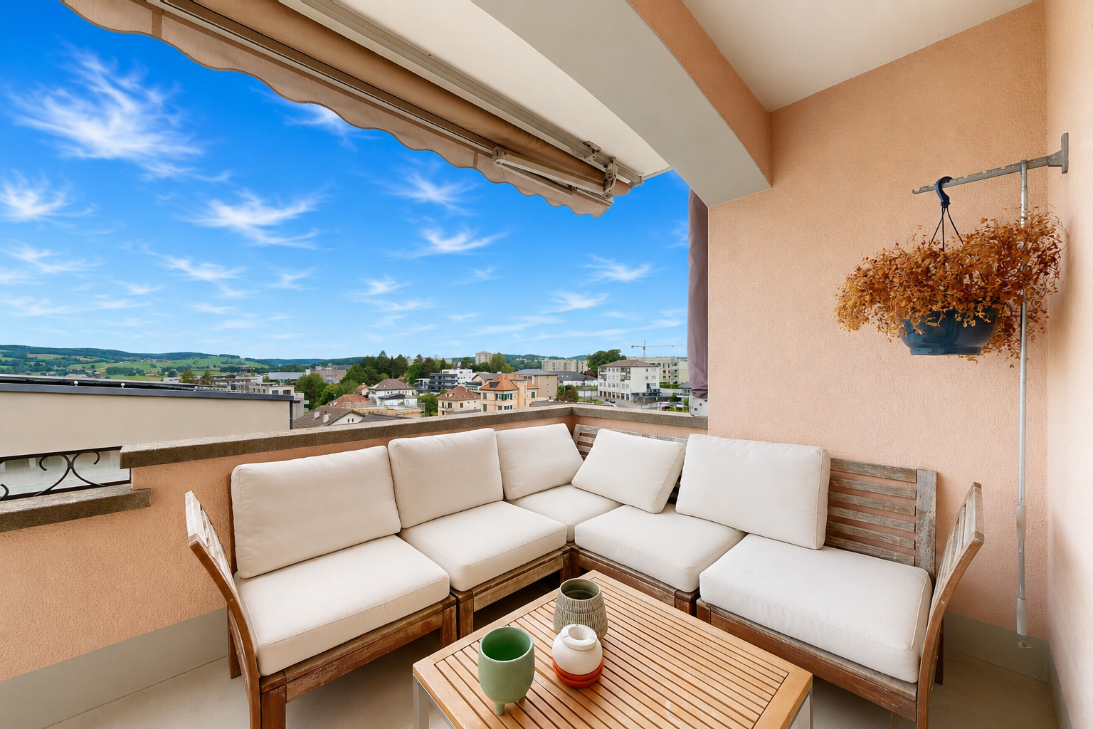 terrasse avec espace de vie extérieur, day time, et from property