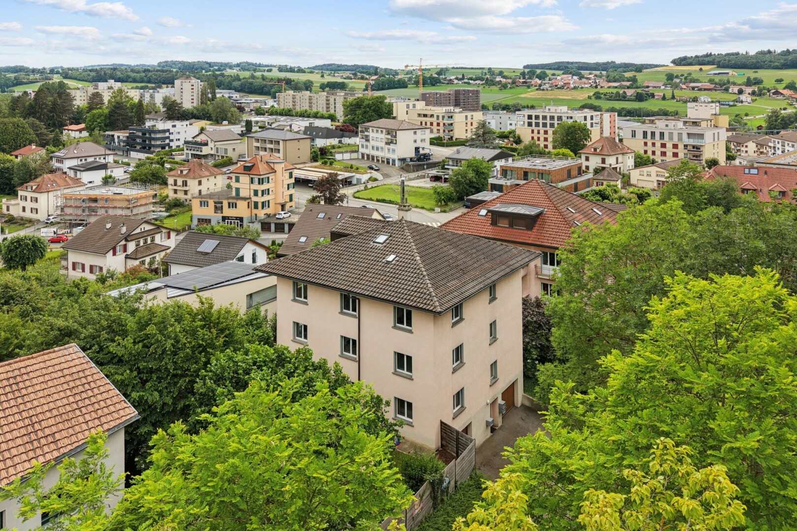 extérieur du bâtiment avec day time, city view, et vue sur la ville