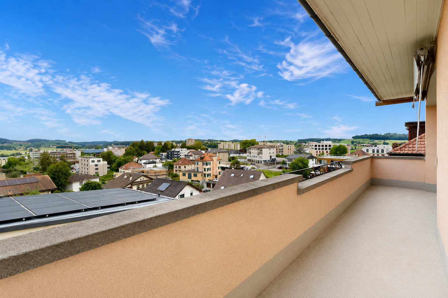 balcon avec from property, balcon, et day time