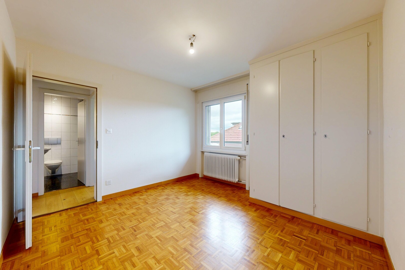 pièce vide avec light floor, drywall, cloison sèche, baseboards wall, et plinthes murales