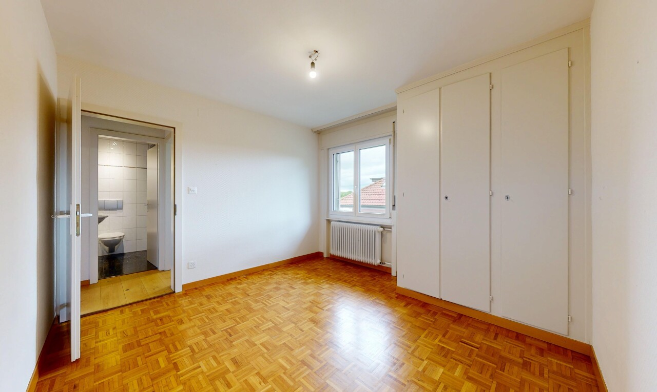 pièce vide avec light floor, drywall, cloison sèche, baseboards wall, et plinthes murales