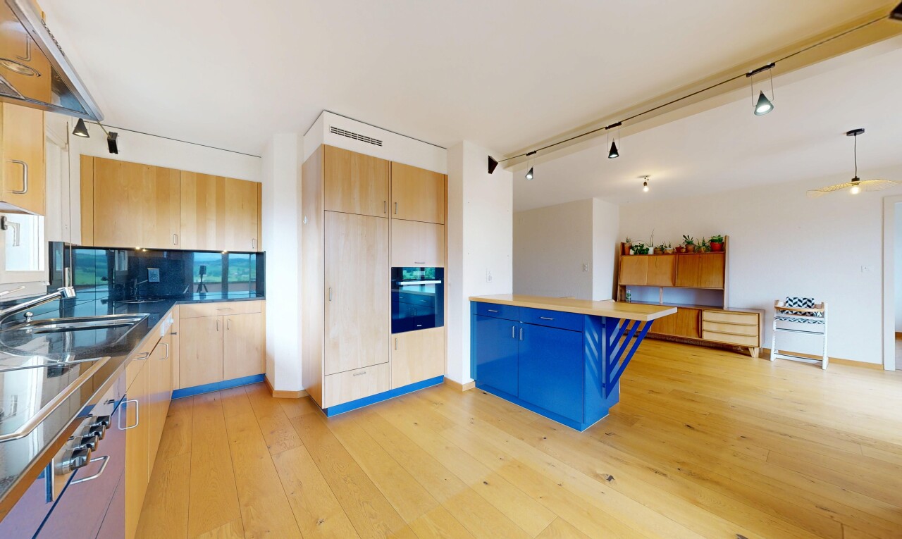 cuisine avec inside property, four, sol en finition bois, wood finish floor, et éclairage sur rail