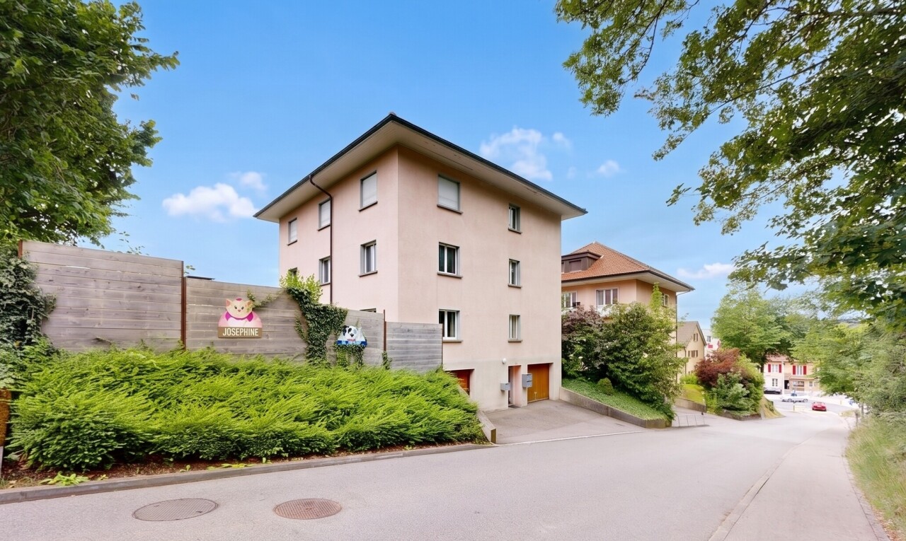 façade avec bardage en stuc, apartment complex view, from community, et day time