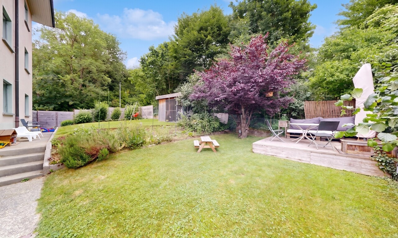 jardin avec from property, clôture, day time, terrasse, et pelouse