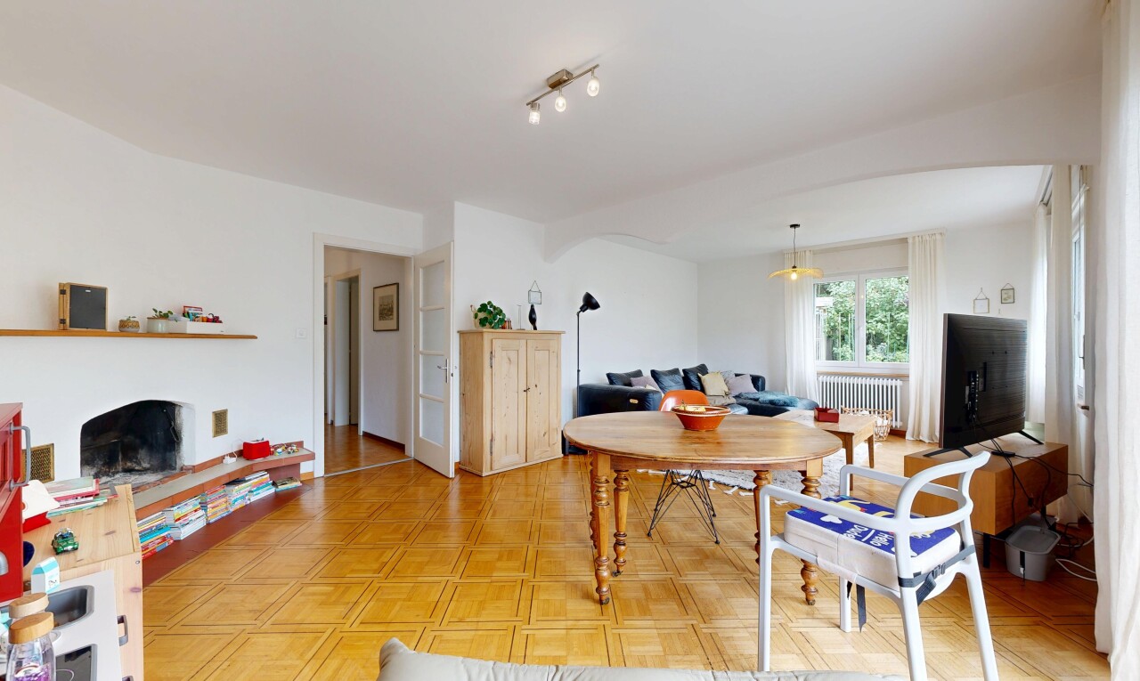 salle à manger avec inside property, natural light, lumière naturelle, drywall, et cloison sèche